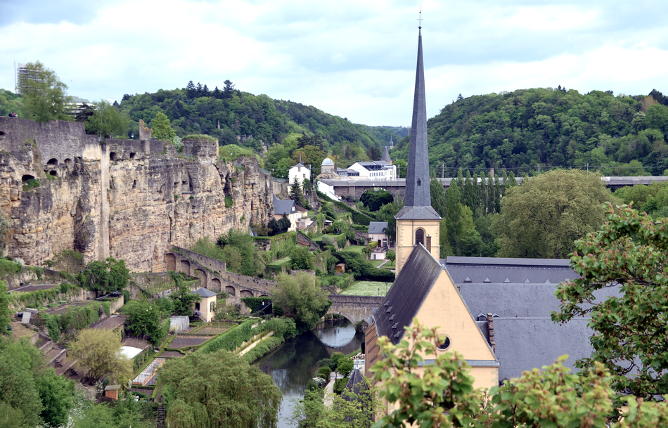 Blick von der Porte du Grund auf die Abtei Neumünster und die Alzette | Luxemburg